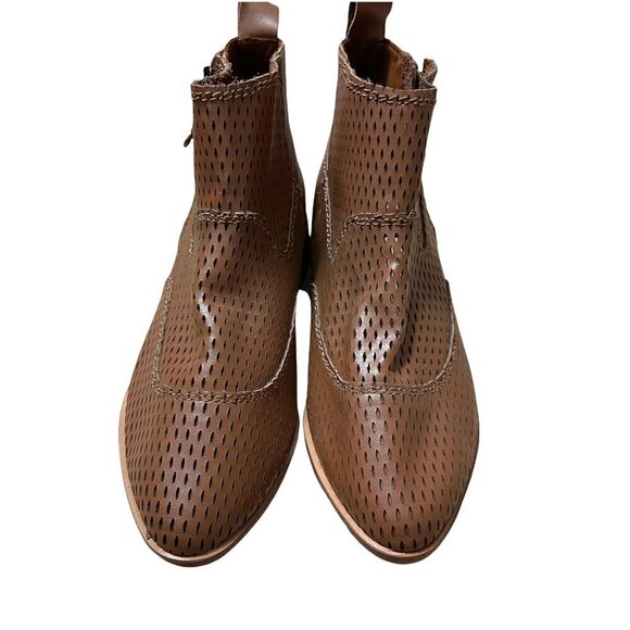 Kelsi Dagger Brooklyn Women's Alaska Brown Leather Perforated Ankle Booties 6.5 - Picture 5 of 10
